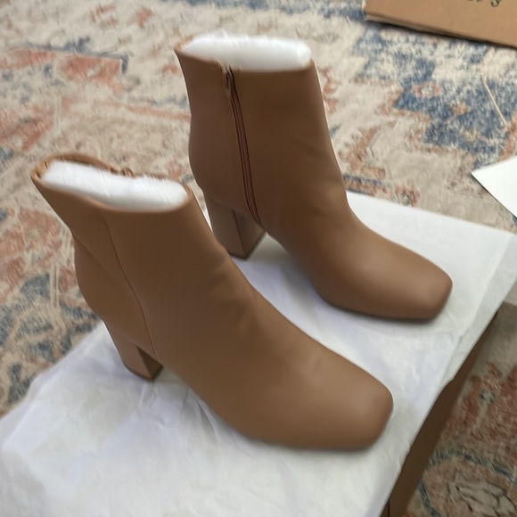 New-DV Dolce Vita Maudry Ankle Boot, size 9.5 - Picture 6 of 11